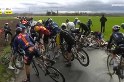 Deze renners gingen onderuit in Omloop Het Nieuwsblad