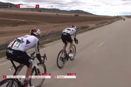 Ingekorte openingsrit Murcia spektakel van start tot finish: UAE steekt er met kop en schouders bovenuit