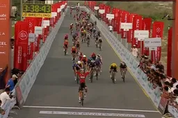 Ogenschijnlijk niet eens voluit: Lorena Wiebes declasseert de rest en scoort 2 uit 2