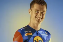 Ploeggenoot deelt stuitende verhalen van valpartijen Pedersen en Kragh: 'Mads lag face down op de rotsen'