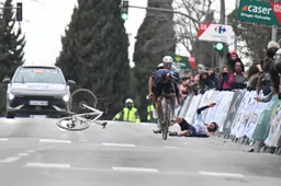 Van Gils komt na clash met Christen keihard ten val in eresprint Clásica Jaén, Zwitser DSQ