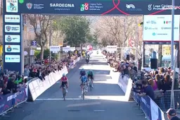 Soudal Quick-Step beloont zichzelf nét niet na vroege aanval in Sardinië, conti-renner wint eerste etappe