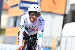 UAE en Visma | Lease a Bike worden erop gelegd en krijgen flinke kluif aan INEOS in Tirreno