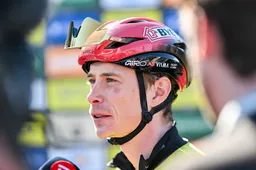 Visma | Lease a Bike en Vingegaard raken niet in de war van eerste prikje Ayuso