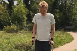 Juri Hollmann vertelt voor het eerst over Giro-val: 'Eerlijk: het is een wonder dat ik het overleefd heb'