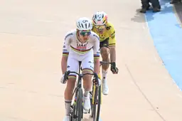 tadej-pogacar-wout-van-aert-roubaix