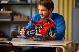 LEGO Technic Ducati-42202