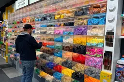 LEGO Store Berlin pick a brick