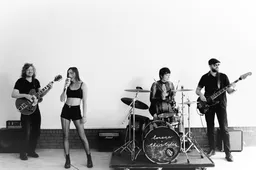 Lorena + The Tide Livefoto (leeg voor tekst)