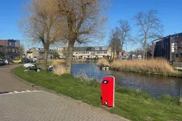 Nieuwe-rode-prullenbakken-768x576