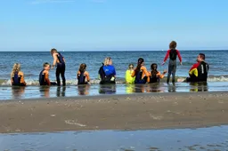 gevaren van de zee kinderen ervaren de zee tijdens de zeezwemclinic