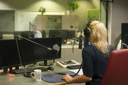 Radio studio (© Andrzej Rembowski via Pixabay)