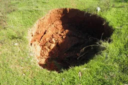 hole-1036733_1280