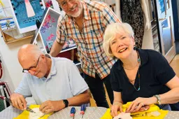 Speksteen bewerken in de Piëzo Ambachtenwerkplaats - foto Stichting Piëzo