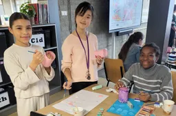 Leerlingen ONC Clauslaan maken kerstpresentjes voor anderen