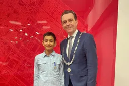 Steff Hoevers ontvangt jeugdlintje