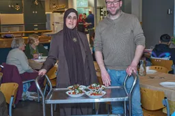 inZet en mboRijnland brachten generaties en culturen samen met een culinaire wereldreis tijdens NLdoet - fotograaf Leon Koppenol