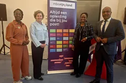 Foto 2-groepsfoto ISK-samenwerking 16plus