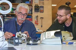 Repair Café Ambachtenwerkplaats - fotograaf Leon Koppenol