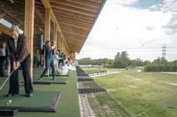 Aandeelhouders slaan symbolisch eerste bal