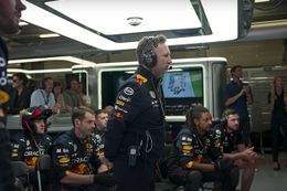 Video. Red Bull Racing-garage reageert op crash Pérez: 'Elke f*cking keer'