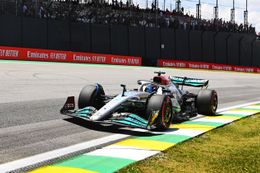George Russell zegeviert in Brazilië, Hamilton en Sainz maken podium compleet