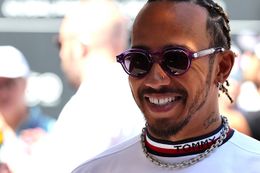 Bernie Ecclestone doet bijzondere onthulling over Mercedes-salaris van Lewis Hamilton
