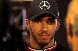 Carlos Sainz baalt van 'geniepige' Lewis Hamilton