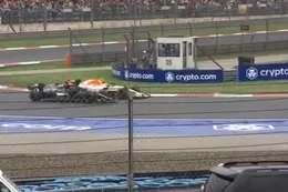 Video. Het gevecht tussen Lewis Hamilton en Sergio Pérez gefilmd vanuit het publiek