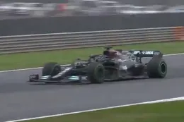 Video. Lewis Hamilton kwaad op Mercedes na pitstop