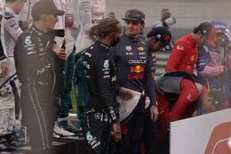 Video. Respectvol moment tussen Max Verstappen en Lewis Hamilton