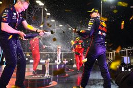Red Bull Racing pakt Mercedes terug op social media