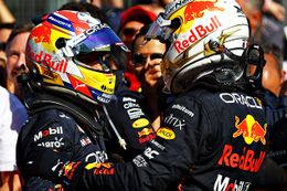 Mika Hakkinen: 'Max Verstappen heeft Bakoe-overwinning te danken aan Sergio Pérez'