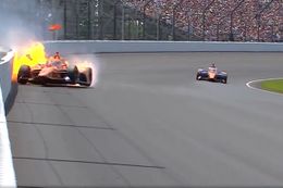 Video. Rinus Veekay gaat hard in de muur tijdens de Indy 500