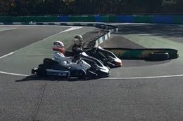 Video: Max Verstappen knokt tegen Yuki Tsunoda op de kartbaan in Japan
