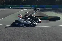 Video: Max Verstappen knokt tegen Yuki Tsunoda op de kartbaan in Japan