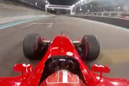 Video. Charles Leclerc scheurt in de Ferrari F2003 van Michael Schumacher