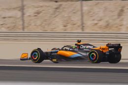 Video: McLaren stuurt nieuwe MCL60 voor het eerst het asfalt van Bahrein op