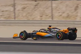 Video: McLaren stuurt nieuwe MCL60 voor het eerst het asfalt van Bahrein op