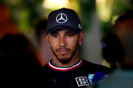 Hamilton spreekt zich bij Sky Sports uit over vertrek bij Mercedes