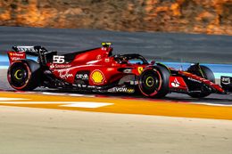 Carlos Sainz ziet seizoen nu al somber in voor Ferrari: 'Net zo slecht als vorig jaar'
