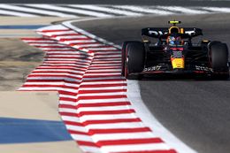 Sergio Pérez zet snelste tijd neer in VT1 in Bahrein, Alonso tweede