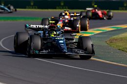 Robert Doornbos laat zich uit over situatie bij Mercedes: 'Doet denken aan Red Bull'