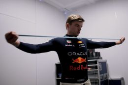 Video: Max Verstappen geeft kijkje achter de schermen tijdens voorbereiding op Azerbeidzjaanse GP