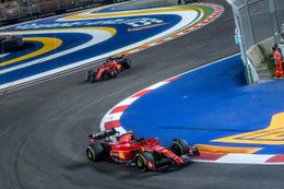 Wisseling van de wacht bij Ferrari: 'Carlos Sainz meer teamleider dan Charles Leclerc'