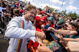 Vettel spreekt fans aan op gedrag richting Max Verstappen: 'Dat vinden mensen niet leuk'