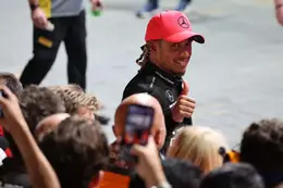Lewis Hamilton bevestigt in gesprek te zijn geweest met Ferrari