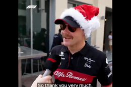 Video: Max Verstappen geeft Valtteri Bottas een bijzonder kerstcadeau