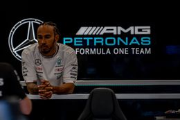 Nyck de Vries noemt Mercedes-opvolger Lewis Hamilton: 'Hij is een geweldige en complete coureur'