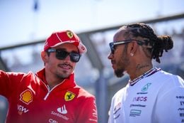F1-chef waarschuwt Lewis Hamilton voor Ferrari en Charles Leclerc